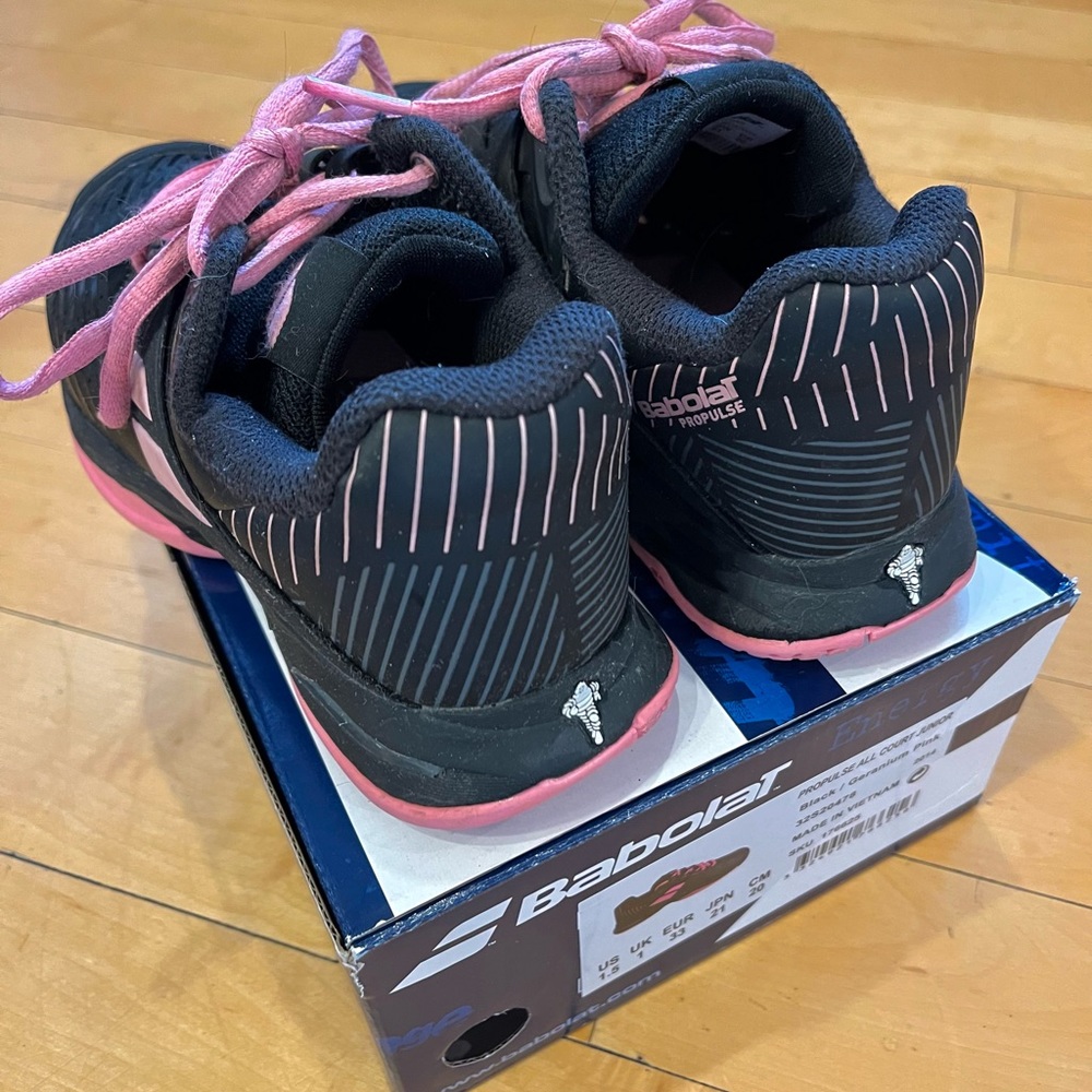 Girls Babolat propulse all court junior black/geranium pink tennis shoe
